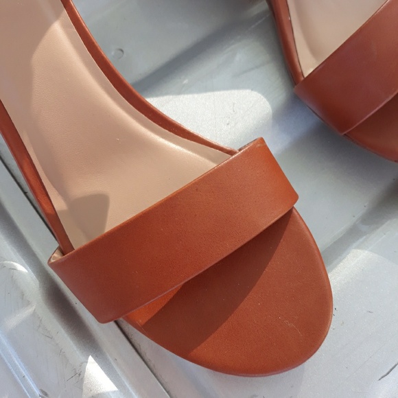 Shoes - Picture 4 of 6